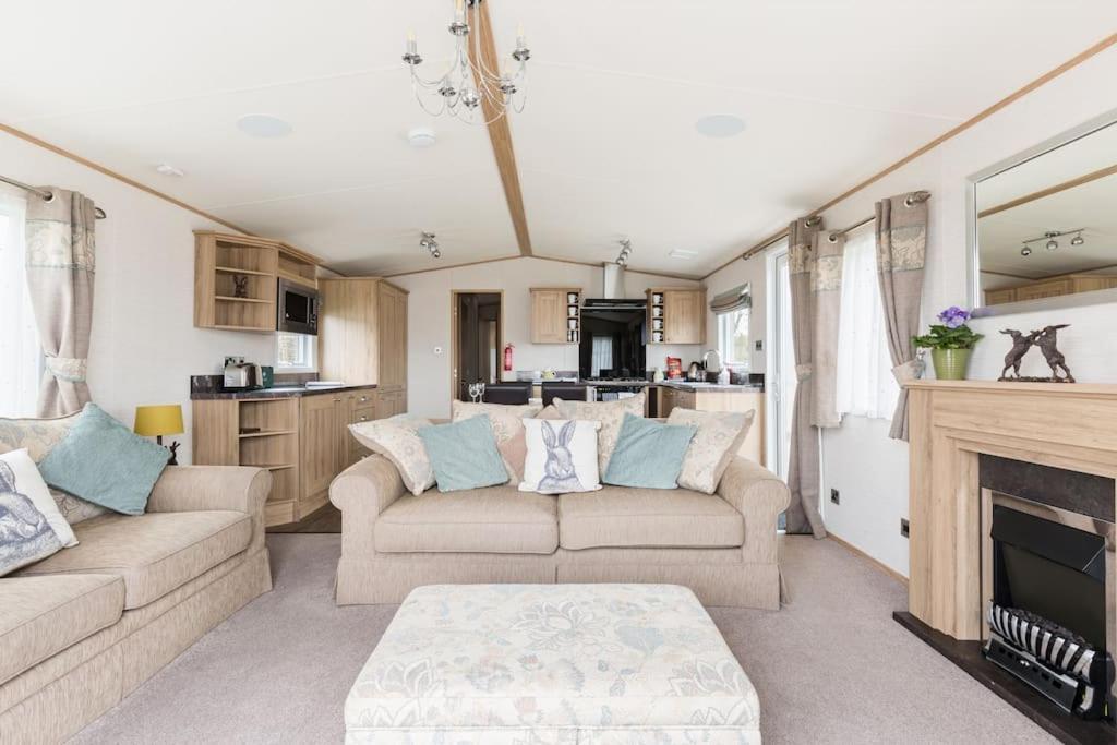 Villa Waters Edge, Hoburne Cotswolds South Cerney Exterior foto