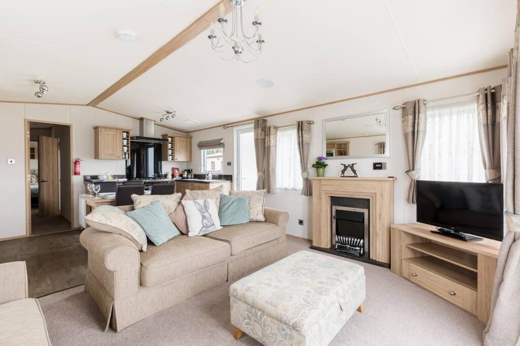 Villa Waters Edge, Hoburne Cotswolds South Cerney Exterior foto
