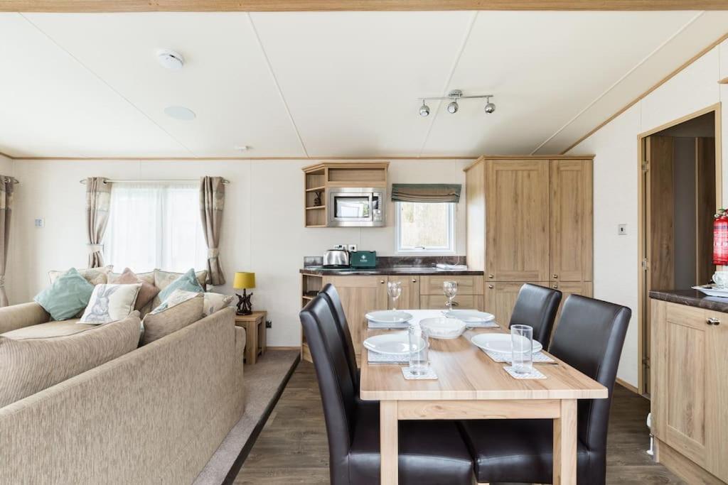 Villa Waters Edge, Hoburne Cotswolds South Cerney Exterior foto